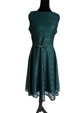 Sleeveless Emerald Green Lace Fit-and-Flare Dress with Belt